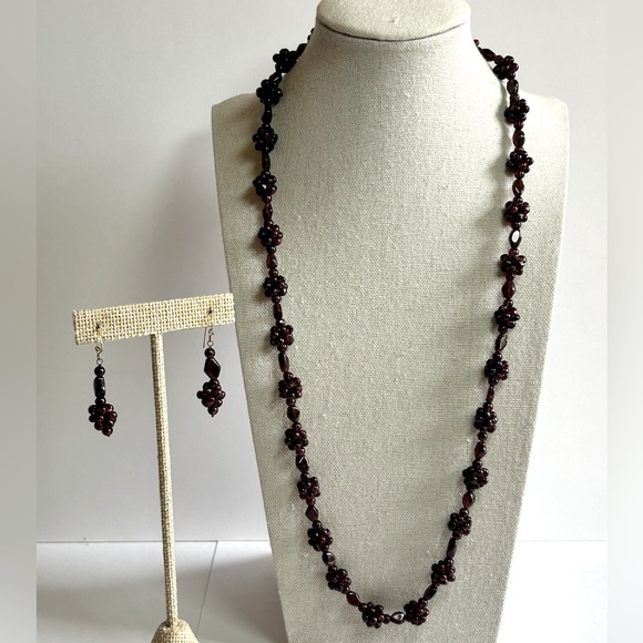 Vintage Garnet Cluster Beaded Necklace Matching Garnet Dangle Post Earring Set - Picture 4 of 6